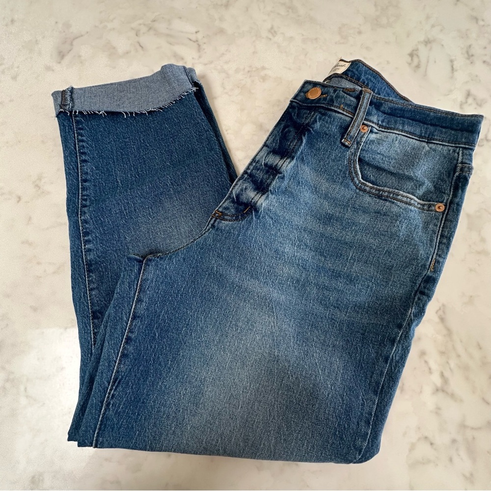 Universal Thread High-Rise 90s Slim Jeans with Raw Hem. Size 12S